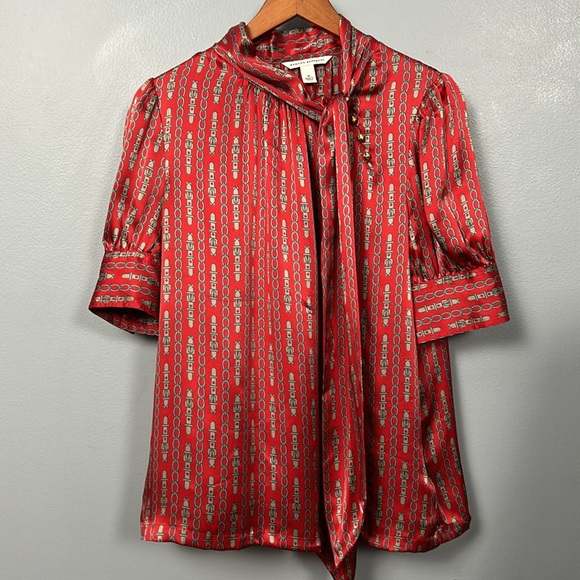 BANANA REPUBLIC Women’s Red Silver Chain silk blouse with front tie M vtg - Picture 3 of 13
